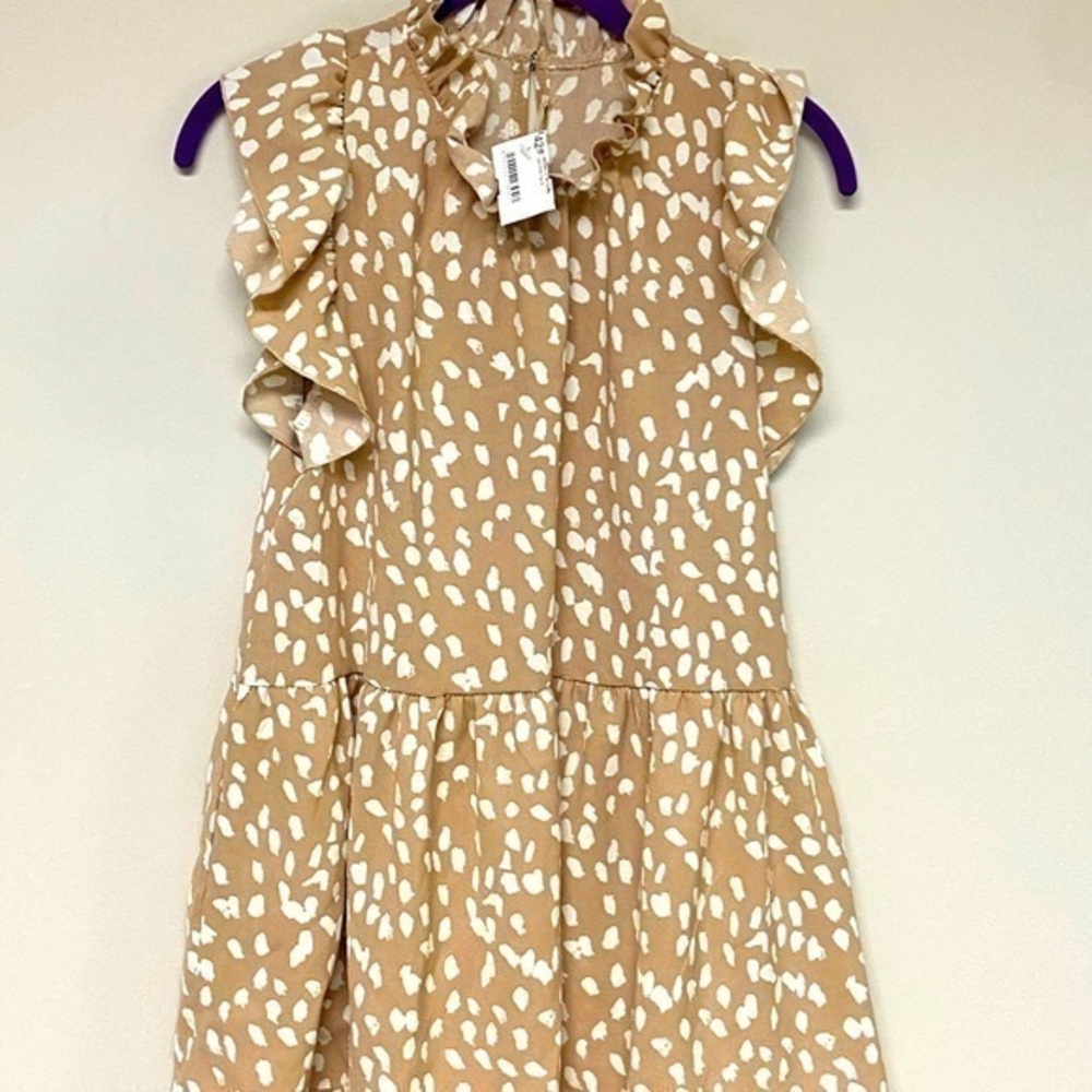 NEW W/Tag Women’s Entro Top Sleeveless Ruffle Tan Dot Print Small Made USA.